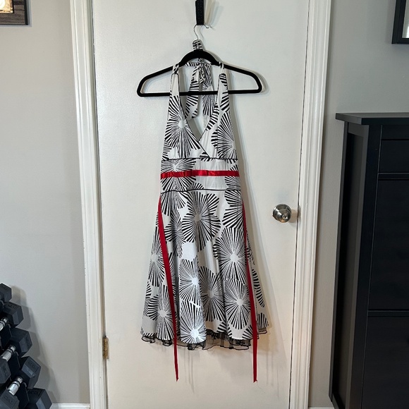 Black and White print halter dress - Picture 1 of 13